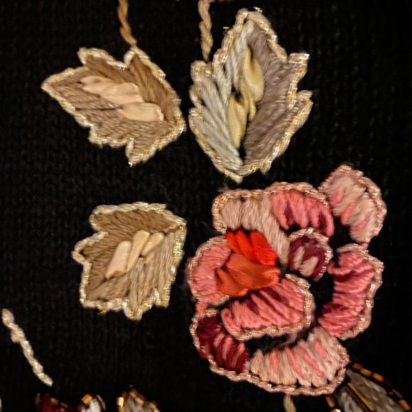 Vintage Heirloom Collectibles Sweater Tank Top - Picture 5 of 7